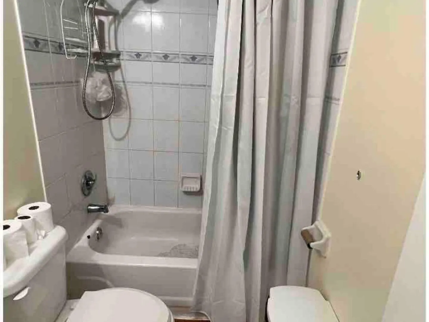 R3 Private Room Near Airport Mississauga 0*,  Canada